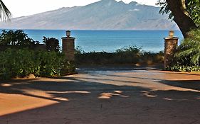 Maui Beach House B&b  3*